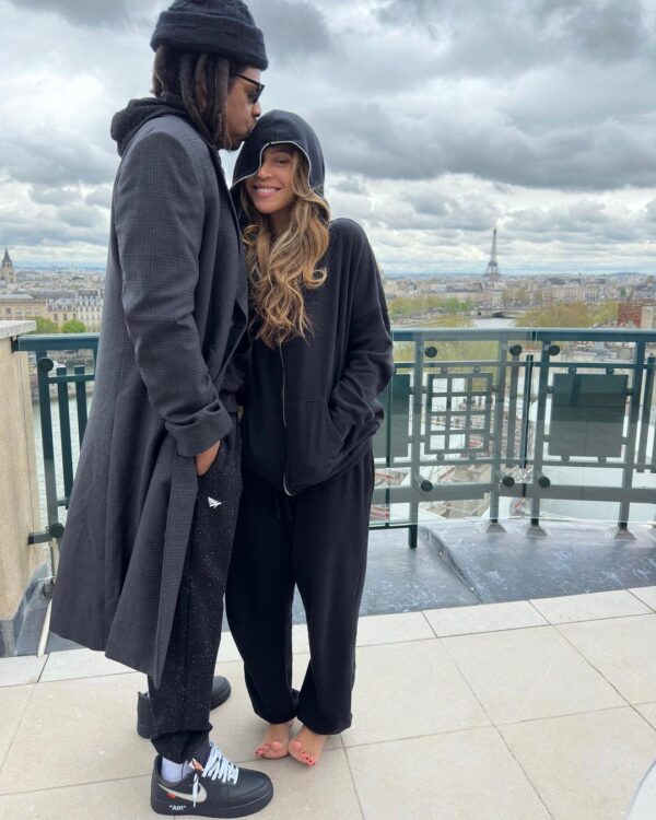 Do you think Jay Z ever  gets  tired of going to Beyonce concerts?